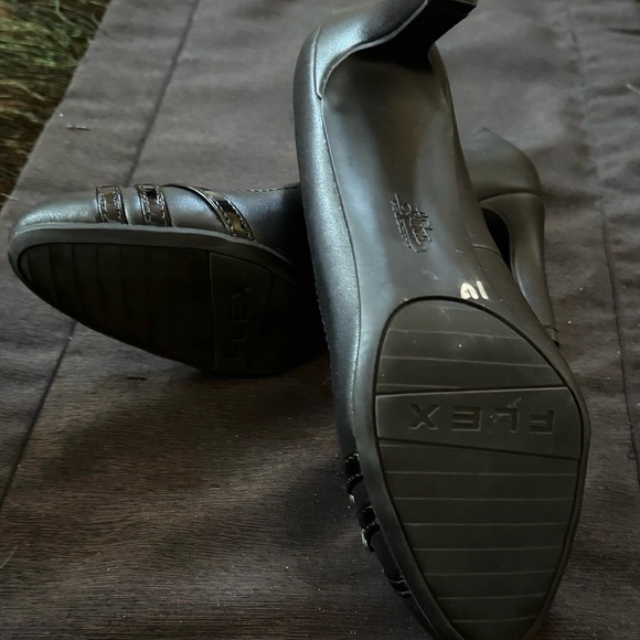 Life Stride Women's Black Buckle Flats - Picture 5 of 5